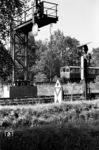 ET 165 845 (WUMAG, Baujahr 1932) mit dem Stilleben einer Vorsignal-Kombination in Berlin-Grunewald. (09.1964) <i>Foto: Jürgen Hagemann</i>