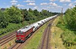V 200 507 der Erfurter Bahnservice Gesellschaft (ex CSD T679 1349) überführt einen leeren Staubgutwagenzug von Leipzig-Engelsdorf zum Zementwerk nach Karsdorf, aufgenommen von der Brücke Landsberger Straße in Leipzig-Wiederitzsch. (13.07.2026) <i>Foto: Ralf Opalka</i>