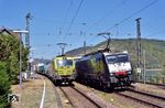 Im Bahnhof Niederheimbach überholt ES 64 F4-090 (189 090) die in Gleis 1 vor einem DGS wartende 7193 102 der Alpha Trains Belgium. (29.07.2026) <i>Foto: Zeno Pillmann</i>