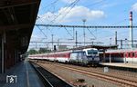 CD 384 028 mit EC 128 (Puchov - Praha hl n) in Kolin in Mittelböhmen, knapp 60 km östlich von Prag.  (18.06.2026) <i>Foto: Marvin Christ</i>