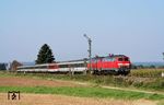 218 404 mit einer Schwesterlok passieren vor EC 191 (Zürich - München) das Einfahrsignal von Sontheim (Schwab). (23.09.2005) <i>Foto: Stefan von Lossow</i>