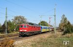 232 207 (Bh Nürnberg Rbf) fährt mit KCS 65335 in Langenbach nahe Freising ein. (18.10.2005) <i>Foto: Stefan von Lossow</i>