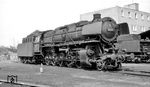 44 476 (Bw Kassel) hat einen Güterzug nach Frankfurt (Main) Hgbf gebracht und wartet im Bw Frankfurt/M-2 auf die Rückleistung. (05.07.1966) <i>Foto: Reinhard Gumbert</i>