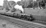 35029, eine class 'Merchant Navy' (Baujahr 1949) rollt auf den Londoner Bahnhof Clapham Junction zu. Sämtliche Züge, die am Bahnhof Waterloo enden, passieren Clapham Junction, ebenso fast alle mit dem Endpunkt Victoria Station. (15.07.1966) <i>Foto: Reinhard Gumbert</i>
