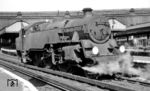 Die „Standard Class 4MT“ 2-6-4 T wurde ab 1951 in 155 Exemplaren gebaut, von denen 1966 noch 60 vorhanden waren. Hier zeigt sich Nr. 80012 vom Depot Nine Elms in London Waterloo Station. Am 19.03.1967 wurde sie ausgemustert. (22.07.1966) <i>Foto: Reinhard Gumbert</i>