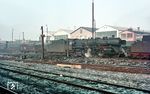 Anfang der 1960er Jahre besaß das Bw Braunschweig 21 Maschinen der Baureihe 03. 03 129, die hier zu Gast im Bw Göttingen ist, gehörte seit März 1958 zum Bestand. (19.01.1963) <i>Foto: Rolf Hahmann</i>