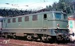 Kaum bekannt ist heute noch, dass auch Stuttgarter 141 über die Geislinger Steige fuhren. Hier steht 141 218 vor einem Nahverkehrszug nach Ulm im Bahnhof Geislingen (Steige). (05.1970) <i>Foto: Rolf Hahmann</i>