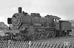 Von September 1971 bis September 1983 stand 038 884 (38 2884) als Denkmallok am Schwimmbad in Löhne. Anlässlich der 150 Jahrfeier der Deutschen Eisenbahnen wurde die Lok äußerlich aufgearbeitet und steht heute im DB-Museum in Nürnberg. (19.04.1972) <i>Foto: Wolfgang Bügel</i>