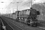 In Hamm-Heesen hatte der E 1825 den Güterzug mit 044 269 wieder überholt und es gelang ein weiteres Bild aus dem Zugfenster. (06.05.1972) <i>Foto: Wolfgang Bügel</i>