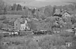 050 540 fährt mit Dg 5216 in den streng gesicherten Bahnhof Ellrich/DDR ein. Damals verkehrten über den Grenzübergang ausschließlich Güterzüge auf der Strecke Herzberg (Harz) - Nordhausen. Erst nach der Wende wurde der Personenverkehr wieder aufgenommen.  (06.05.1972) <i>Foto: Wolfgang Bügel</i>