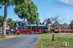 Am 2. Juli 1966 verkehrte erstmals in Deutschland ein Zug mit vereinseigenen Fahrzeugen auf einer bestehenden Eisenbahnstrecke mit dem Ziel, damit eine feste Institution zu begründen. Dies war der erste Zug der Museums-Eisenbahn Bruchhausen-Vilsen – Asendorf. Das 60-jährige Jubiläum feierte der Deutsche Eisenbahn-Verein (DEV) mit zahlreichen Gastloks. Dazu gehörte 86 1744 der PRESS, die hier einen Bü in Bruchhausen-Vilsen Ost befährt. (29.07.2026) <i>Foto: Atijana Schmidt</i>