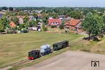 Fotogüterzug mit Lok 3 "PLETTENBERG", dem auf Rollwagen verladenen normalspurigen Ucs-Wagen der PRESS, dem Personenwagen 20 der ehemaligen Spreewaldbahn und Packwagen 51 der ehemaligen Herforder Kleinbahnen in Bruchhausen-Vilsen. (29.07.2026) <i>Foto: Joachim Schmidt</i>