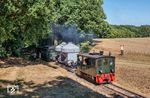 Dem T 42 folgt im Vilser Holz der Fotogüterzug mit Lok 3 "PLETTENBERG". (29.07.2026) <i>Foto: Joachim Schmidt</i>