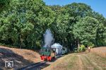 Fotohalt mit "Scheinanfahrt" des Fotogüterzuges mit Lok 3 "PLETTENBERG" im Vilser Holz. Bei Außentemperaturen von 39 Grad auch für das Lokpersonal nicht unbedingt ein Vergnügen. (29.07.2026) <i>Foto: Joachim Schmidt</i>