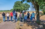 Vor Heiligenberg wird der Fotogüterzug mit Lok 3 "PLETTENBERG" von einer weiteren Fotografenschar erwartet. (29.07.2026) <i>Foto: Joachim Schmidt</i>