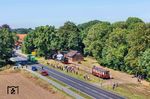 Lok 3 und die Fotografen aus dem T 42 beim Fotohalt in Heiligenberg. (29.07.2026) <i>Foto: Joachim Schmidt</i>