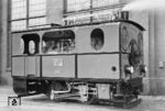 1935 lieferte Henschel in Kassel die Lokomotive 2 (in zweiter Besetzung) an die Hohenlimburger Kleinbahn. Sie war die stärkste Kastendampflok der Gesellschaft und diente als Ersatz für die ausgemusterte Nr. 2, die kurz zuvor als letzte der alten Kastenlokomotiven ausgeschieden war. Der Wasservorrat der Nr. 2'' betrug 2,9 m³, der Kohlevorrat 0,72 t. Die 28 t schwere Lok leistete 160 PS bei einer Höchstgeschwindigkeit 25 km/h. (1935) <i>Foto: Werkfoto</i>