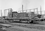 Aufgrund der in geringen Stückzahlen benötigten Lokbaureihen verzichtete die luxemburgische CFL stets auf eigene Entwicklungen. Rangierloks und die beiden Streckendiesellok-Baureihen der CFL wurden bei den benachbarten Staatsbahnen in kleinen Stückzahlen beschafft. Bei den Rangierloks wurde in der Regel auf die Standardtypen der Lokhersteller zurückgegriffen. Von der Reihe 900 wurden 13 Lokomotiven beim französischen Hersteller Brissonneau et Lotz (BL) bestellt. Lok 903 wurde am 06.10.1958 an die CFL ausgeliefert und war bis 2002 im Dienst. Basil Roberts traf die fast noch neue Lok im Bahnhof Pétange im Südwesten von Luxemburg an. (11.09.1959) <i>Foto: Basil Roberts</i>