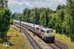 Am Wochenende 4./5. Juli 2026 endete nach 51 Jahren der Betriebseinsatz der Baureihe 218 vor dem IC 2012/2103 "Allgäu". Am drittletzten Betriebstag brummen 218 446 und 218 419 mit IC 2012 nach Dortmund durch Kellmünz. (03.07.2026) <i>Foto: Atijana Schmidt</i>