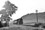 56 722 (Bw Darmstadt) mit P 1330 auf der Odenwaldbahn bei Ober Ramstadt. (08.1959) <i>Foto: Ernst Winter</i>
