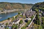 Blick von der Burg Rheinfels auf 248 508 mit ICE 2012 nach Dortmund und das Rheintal in St. Goar. Auf dem gegenüberliegenden Rheinhang ist in St. Goarshausen die Burg Katz zu sehen. (08.08.2026) <i>Foto: Zeno Pillmann</i>