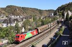 185 205 "Das ist grün." fährt mit GAG 60502 (Mannheim - Maschen) durch St. Goar.  (11.08.2026) <i>Foto: Joachim Bügel</i>