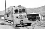 Lok BBB-151 der Empresa Nacional de Ferrocarriles Division Norte (Bo´Bo´Bo´, 2x1000 PS, Alsthom Sulzer, Baujahr 1958) mit Lok 168 der Ferrocarilles Ecuatorianos in Quito. (09.12.1971) <i>Foto: Jörg Schulze</i>