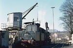 050 578 vom Bw Lehrte ergänzt ihre Kohlenvorräte im Bw Herzberg/Harz. (03.03.1976) <i>Foto: Wolfgang Bügel</i>