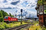 193 288 des schwedischen Eisenbahnunternehmens Snälltåget mit dem Nachtzug D 300 nach Malmö im "Biotopbahnhof" Rendsburg. (05.07.2026) <i>Foto: Thorsten Eichhorn</i>