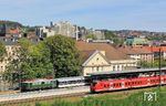 Bei der Rückfahrt der E 40 1313 mit dem DLr 93625 nach Köln Bbf versuchte eine in Wuppertal-Barmen ausfahrende S 8 (1440 323) mit aller Macht das Foto zu verhindern. (12.08.2026) <i>Foto: Wolfgang Bügel</i>