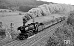 Krachend geht es mit 023 021 vor dem P 2351 nach Osterburken durch das Elztal bei Dallau. (03.07.1971) <i>Foto: Burkhard Wollny</i>