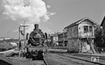 038 650 wurde als "3097 Elberfeld" im März 1922 in Dienst gestellt. In der Reichsbahnzeit erhielt sie die Betriebsnummer 38 3650, die 1970 von der EDV-Nummer 038 650-8 abgelöst wurde. Seit 1962 besaß sie den Kessel (Borsig 11419/1922) von 57 3024. Hier wartet sie in Sigmaringen auf die Rückfahrt nach Tübingen.  (31.07.1971) <i>Foto: Burkhard Wollny</i>