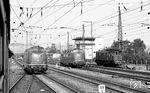 Bei der Anreise nach Heilbronn Hbf konnte am Zentralstellwerk "Hf" diese Oldtimerversammlung mit 220 010, 220 003 und 117 114 aus dem Zug fotografiert werden. (10.07.1971) <i>Foto: Burkhard Wollny</i>