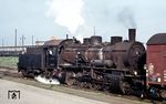 Die vollkommen mit Patina überzogene 55 4602 vom Bw Berlin-Lichtenberg auf Rangierfahrt im Bahnhof Berlin-Lichtenberg. Die 1917 in Dienst gestellte Lok erlebte 1970 noch die EDV-gerechte Umzeichnung in 55 4602-3 und wurde 1971 ausgemustert.  (06.1970) <i>Foto: Rolf Hahmann</i>