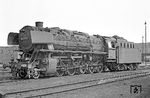 044 214 war ebenfalls aus Ottbergen nach Braunschweig gekommen. Wie 044 456 war sie erst kurz zuvor von Lehrte ins Weserbergland umstationiert worden. (08.05.1972) <i>Foto: Wolfgang Bügel</i>