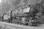 043 672 mit 043 431 im AW Braunschweig. Im Gegensatz zu ihrer dahinter stehenden Schwesterlok erhielt 043 672 (44 1672) nochmals eine Ausbesserung und stand bis September 1976 beim Bw Rheine im Einsatz. (08.05.1972) <i>Foto: Wolfgang Bügel</i>