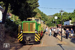 Der Sonderzug „After Work Steam Tour“ ist mit Ersatzlok D 4 in Burgbrohl angekommen. Hier wurde für die Fahrgäste ein Imbiss und kühle Getränke gereicht.  (14.08.2026) <i>Foto: Zeno Pillmann</i>