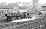 44 0053 (44 1053 vom Bw Nordhausen) verlässt mit einem leeren Gipszug in Richtung Niedersachswerfen den Nordhäuser Bahnhof.  (22.10.1980) <i>Foto: Steffen Fischer</i>