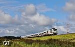 Der beim spanischen Hersteller Talgo hergestellte ICE-L löste die Wagenzüge des IC 1 ab. Aus eigener Reiseerfahrung sind die von der DB viel gelobten sogenannten Einzelradfahrwerke des Zuges, die deutlich leichter als herkömmliche Drehgestelle sind, jedoch ein deutlicher Rückschritt im Fahrkomfort. Die Vollkatastrophe sind jedoch die brettharten Sitze, die längeres Reisen in diesem Zug zur Tortur machen. 248 502 befährt mit Tz 1813 als ICE 2311 aus Westerland (Sylt) soeben den Hindenburgdamm östlich von Morsum. Der Zug endete wegen Bauarbeiten an diesem Tag in Essen Hbf. (22.08.2026) <i>Foto: Joachim Bügel</i>