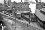 81 005 als Rangierlok 1 an den Gaserzeugungsanlagen am Gasometer zwischen Donnerschweer Straße und Oldenburger Hauptbahnhof.  (1954) <i>Foto: Jürgen Hagemann</i>