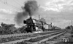44 636 (Bw Kassel) mit dem nachmittäglichen Dg 5263 von Frankfurt Hauptgüterbahnhof nach Kassel Rbf bei Frankfurt-Eschersheim. (13.09.1966) <i>Foto: Reinhard Gumbert</i>