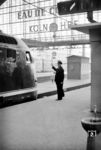 Abfahrauftrag für den VT 08 509 in Köln Hbf, der nun als Leergarnitur zur Abstellung nach Köln Bbf fahren wird. Um 20.00 Uhr wird es als F 13 "Dompfeil" zurück nach Hannover gehen. (05.1960) <i>Foto: Ernst Winter</i>
