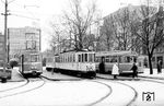 Straßenbahnen der Linien D (Duisburg) und K (Krefeld) am Graf-Adolf-Platz in Düsseldorf. (01.1953) <i>Foto: Ernst Winter</i>