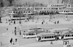 Straßenbahntreffen am Graf-Adolf-Platz in der Düsseldorfer Altstadt. (04.1955) <i>Foto: Ernst Winter</i>