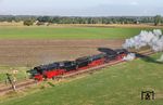 23 023 mit 01 1075 und 23 071 am Einfahrsignal von Beekbergen. (05.09.2026) <i>Foto: Joachim Schmidt</i>
