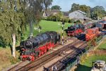 01 1075 setzt in Beekbergen an den Sonderzug mit 41 241. Rechts steht Diesellok No. 2459 (Alsthom, Baujahr 1956). (06.09.2026) <i>Foto: Joachim Schmidt</i>