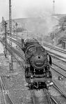 050 922 (Bw Heilbronn) startet mit einem Nahgüterzug im Bahnhof Schwäbisch Hall-Hessental. (15.05.1971) <i>Foto: Burkhard Wollny</i>