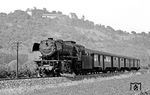 Die Crailsheimer 023 020 vor P 2713 nach Crailsheim (- Backnang) bei Igersheim vor der Kulisse von Burg Neuhaus, die seit der ersten Hälfte des 13. Jahrhunderts über dem Taubertal thront. (04.09.1971) <i>Foto: Burkhard Wollny</i>
