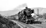051 462 (Bw Mannheim) mit einem Güterzug auf der Neckartalbahn bei Neckarelz. (04.09.1971) <i>Foto: Burkhard Wollny</i>