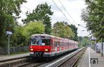 Fast wie in alten Planzeiten besuchte 420 484 die alte Flughafen-S-Bahn-Linie 7 zwischen Düsseldorf und Solingen. Als Sonderzug DRC 77123 von Essen nach Altenahr fuhr er im Haltepunkt Solingen Vogelpark allerdings nur durch. (12.09.2026) <i>Foto: Joachim Bügel</i>